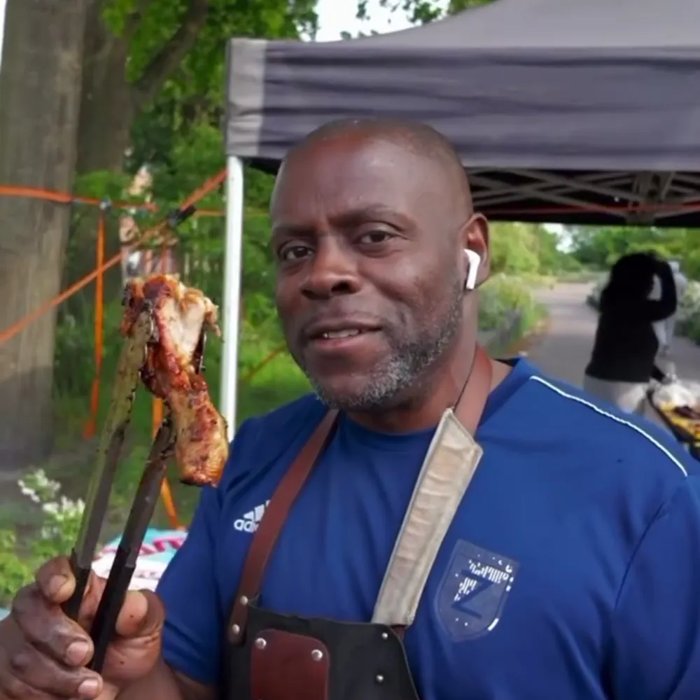Langzaam gegaarde BBQ op de grill